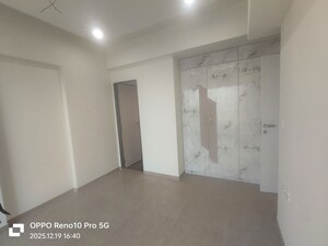 Room in 3 BHK Apartment at Kanakia Silicon Valley, Powai – for Rent