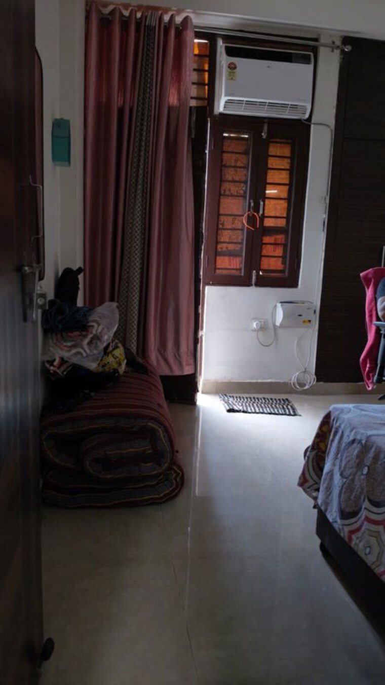 Living Room, sector 1 2 Bedroom 1000 Sq.Ft. Builder Floor In Sector 1 Noida 10470826
