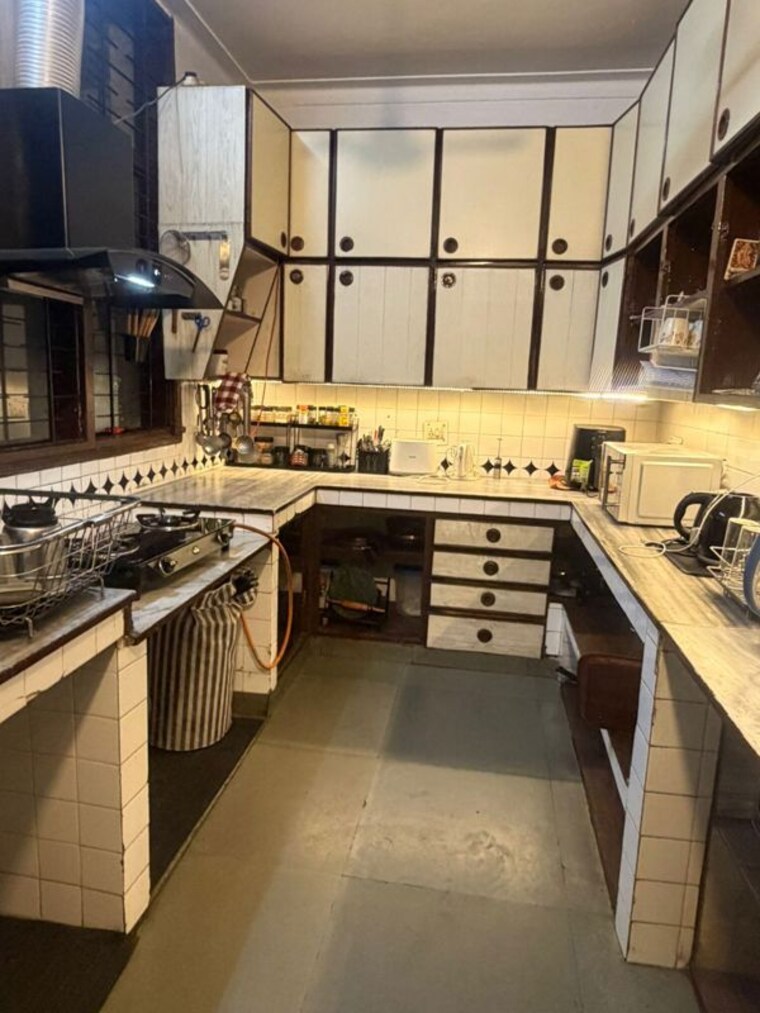 Kitchen, puri-diplomatic-greens-villas 5 Bedroom 8000 Sq.Ft. Villa In Sector 111 Gurgaon 10470839