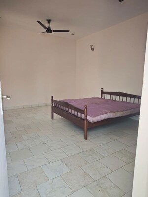 Room in 2 BHK Builder Floor at Alaknanda – for Rent