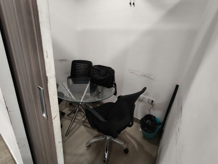 Team Area, netaji subhash place Commercial Office Space 907 Sq.Ft. In Netaji Subhash Place Delhi 10470848