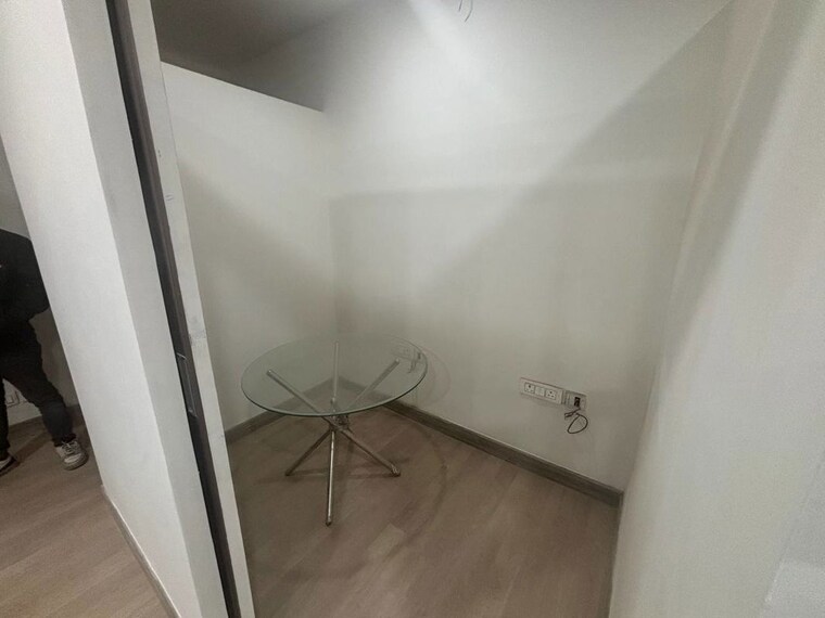 Room, netaji subhash place Commercial Office Space 907 Sq.Ft. In Netaji Subhash Place Delhi 10470848