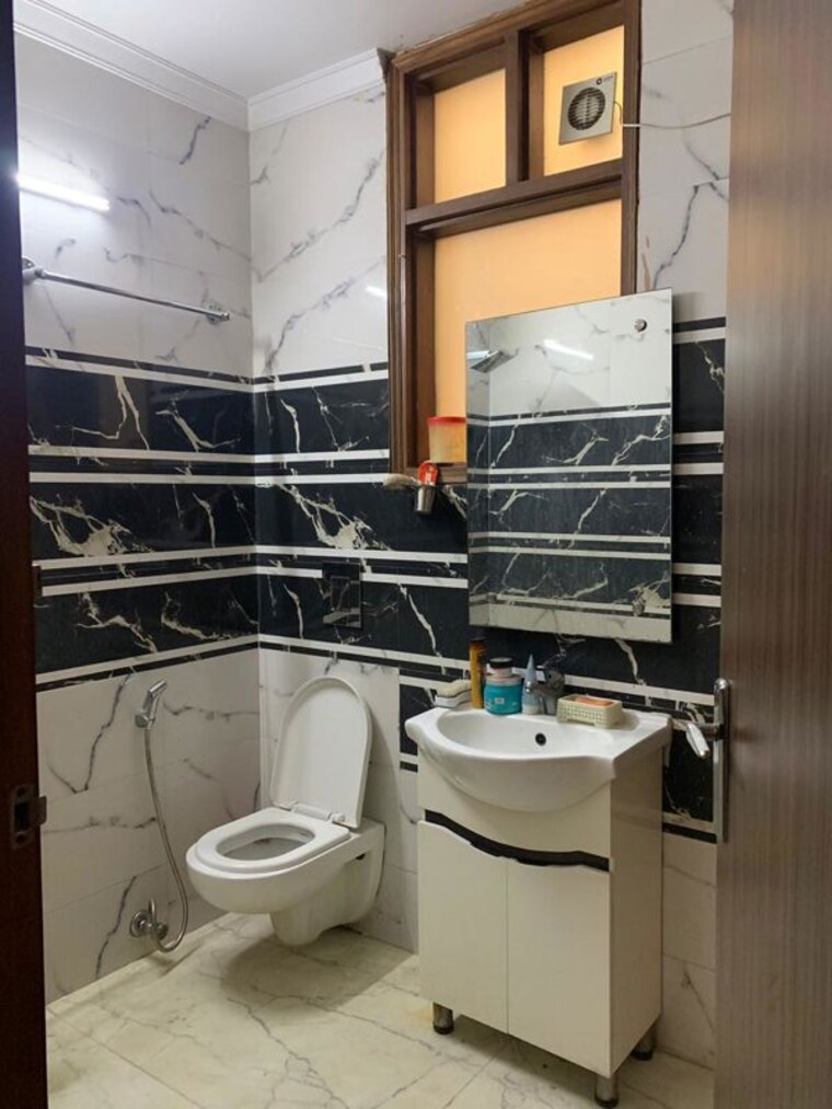 Team Area, pradhav-apartments 6+ Bedroom 325 Sq.Yd. Builder Floor In Rajokri Delhi 10470898