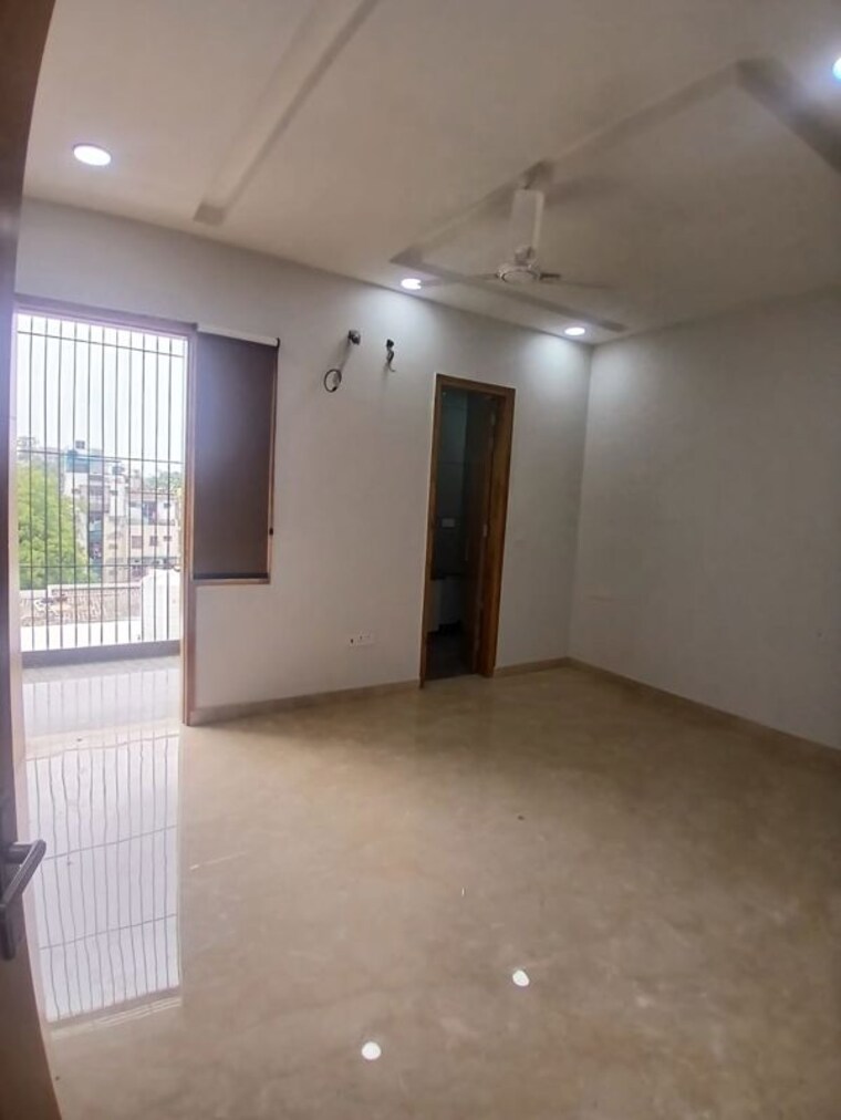 Room, naraina 3 Bedroom 200 Sq.Yd. Builder Floor In Naraina Delhi 10470954