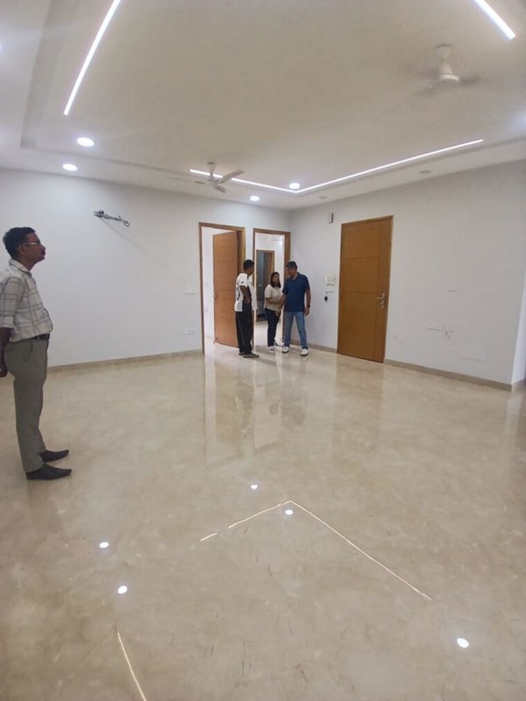 Hall, naraina 3 Bedroom 200 Sq.Yd. Builder Floor In Naraina Delhi 10470954