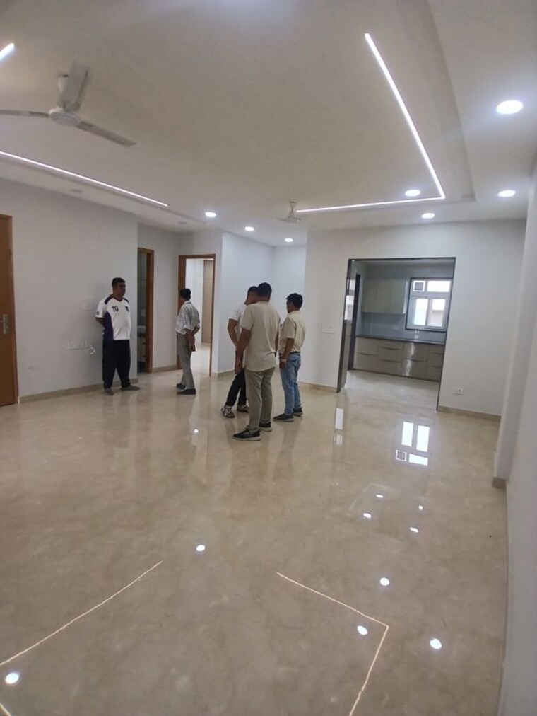 Hall, naraina 3 Bedroom 200 Sq.Yd. Builder Floor In Naraina Delhi 10470954