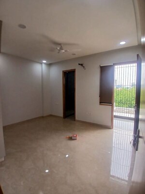 Room in 3 BHK Builder Floor at Naraina – for Rent
