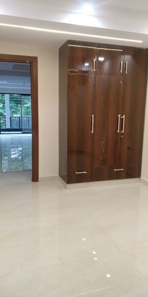 Room in 3.5 BHK Builder Floor at Sector 46 – for Rent