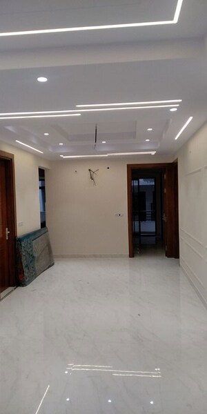 Room in 3.5 BHK Builder Floor at Sector 46 – for Rent