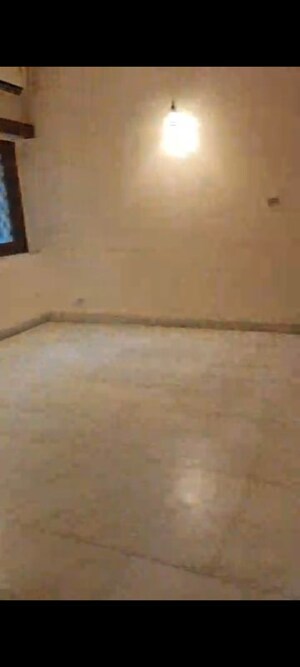 Room in 3 BHK Builder Floor at Alaknanda – for Rent