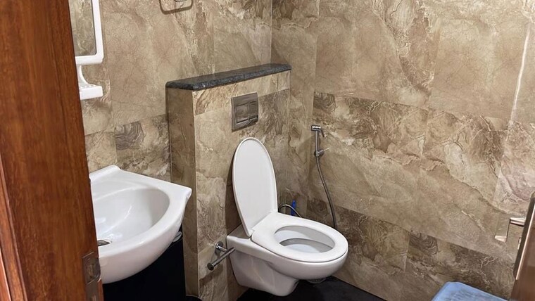 Bathroom, senior-mall 6 Bedroom 3200 Sq.Ft. Independent House In Sector 18 Noida 10470959