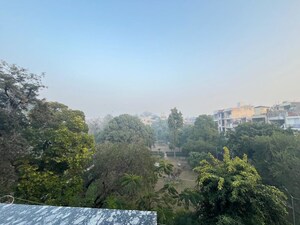Plot Area in 3 BHK Builder Floor at Shivalik Colony – for Rent