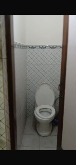 Bathroom in 1 BHK Builder Floor at Lajpat Nagar I – for Rent