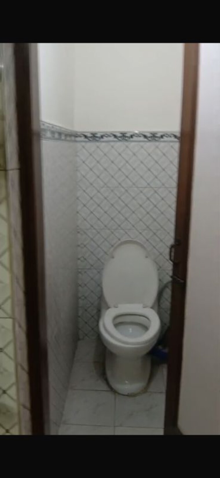 Bathroom, lajpat nagar i 1 Bedroom 450 Sq.Ft. Builder Floor In Lajpat Nagar I Delhi 10471076