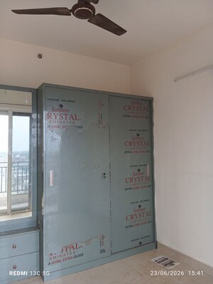 Room in 2 BHK Apartment at Signature Global Prime, Sector 63a – for Sale