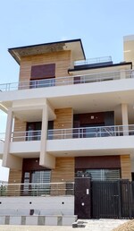 3 BHK + Pooja Room 2000 Sq.Ft. Builder Floor in Aerocity