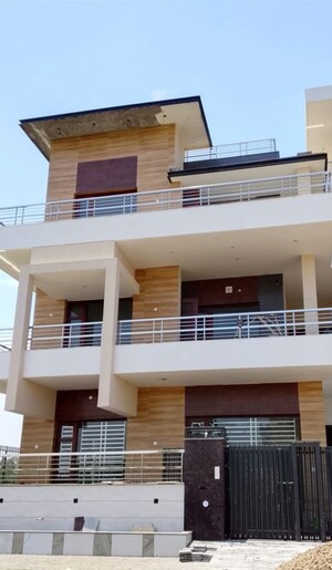 3 BHK Builder Floor For Rent in Aerocity