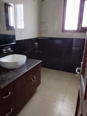 Team Area in 3 BHK Builder Floor at Aerocity – for Rent