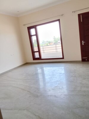 Room in 3 BHK Builder Floor at Aerocity – for Rent