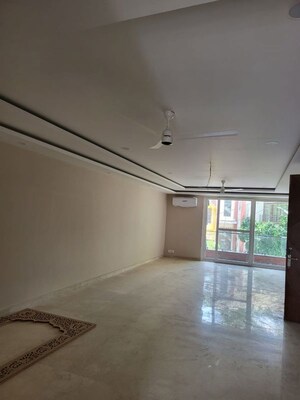 Room in 3 BHK Builder Floor at Sector 31 – for Sale