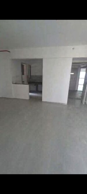 Room in 2 BHK Apartment at Zen Elite, Kharadi – for Rent