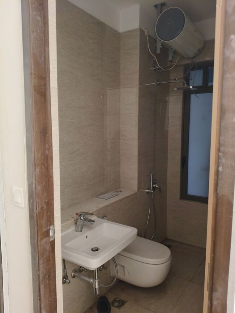 Bathroom, kalpataru-mugnus 2 Bedroom 770 Sq.Ft. Apartment In Bandra East Mumbai 10471083