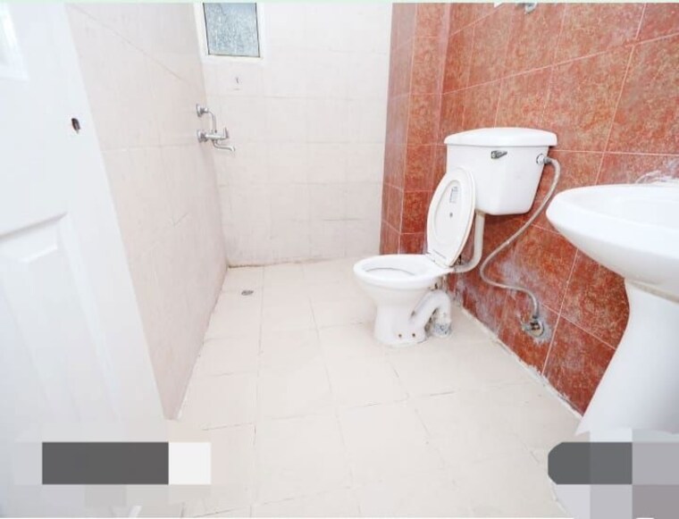 Bathroom, bulland-heights 2 Bedroom 1285 Sq.Ft. Apartment In Sain Vihar Ghaziabad 10471194