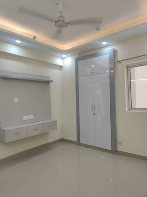 Room in 2 BHK Apartment at Paras Tierea Premium Floor, Sector 137 – for Rent