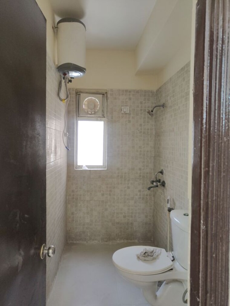 Bathroom, paras-tierea-premium-floor 2 Bedroom 1045 Sq.Ft. Apartment In Sector 137 Noida 10471331