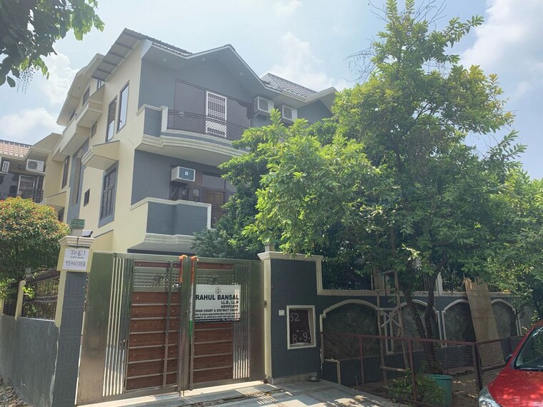 Exterior View, sector 12 3 Bedroom 250 Sq.Mt. Builder Floor In Sector 12 Noida 10471505
