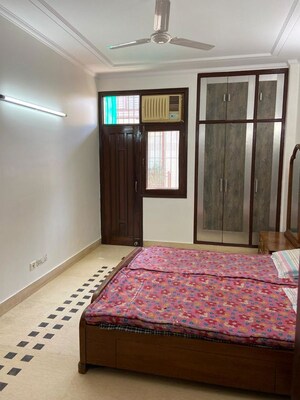 Bedroom in 3 BHK Builder Floor at Sarvapriya Vihar – for Rent