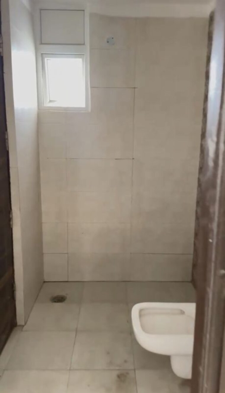 Bathroom, paradigm-business-hermitage-park 3.5 Bedroom 1945 Sq.Ft. Apartment In Dhakoli Zirakpur 10471489