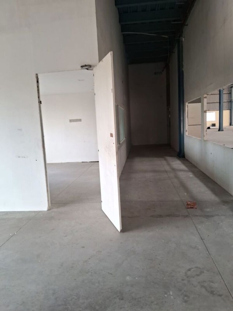Room, sector 63 Commercial Warehouse 6500 Sq.Ft. In Sector 63 Noida 10471469