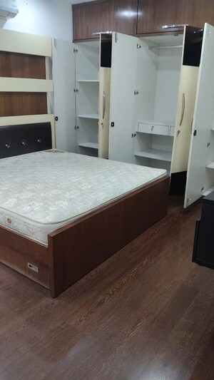 Room in 3 BHK Apartment at Whitefields – for Rent