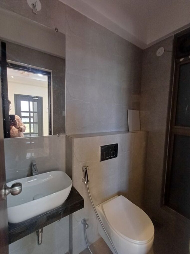 Bathroom, raymond-realty-phase-ii 1 Bedroom 425 Sq.Ft. Apartment In Swastik Garden Thane 10471526