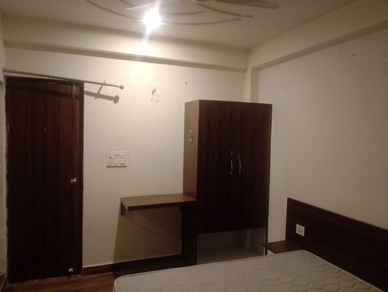 Room, pradhav-apartments 5 Bedroom 2500 Sq.Yd. Apartment In Rajokri Delhi 10471591