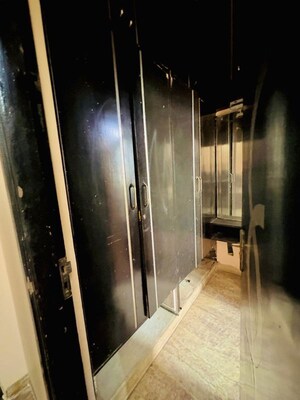 Building Lobby in 3 BHK Builder Floor at Ansal Plaza Sector-23, Sector 23 – for Rent