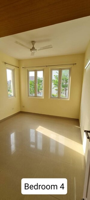 Room in 4 BHK Apartment at Emaar MGF Emerald Hills, Sector 65 – for Rent