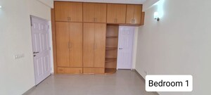 Room in 4 BHK Apartment at Emaar MGF Emerald Hills, Sector 65 – for Rent
