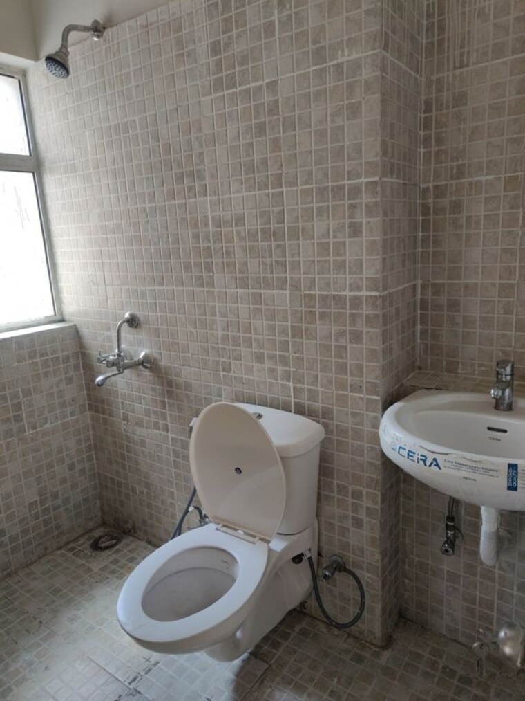 Attached Bathroom, paras-tierea-premium-floor 3 Bedroom 1285 Sq.Ft. Apartment In Sector 137 Noida 10471544