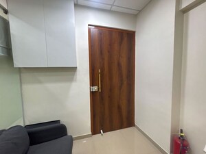 Room in  Office Space at Kamla Trade World, Lower Parel – for Rent