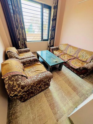 Living Room in 3 BHK Builder Floor at Ansal Plaza Sector-23, Sector 23 – for Rent