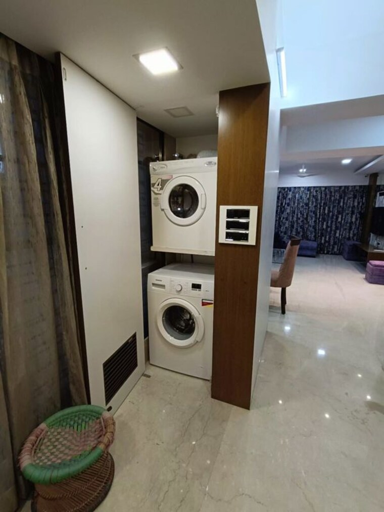  Parking, khar west 3 Bedroom 1350 Sq.Ft. Apartment In Khar West Mumbai 10471638