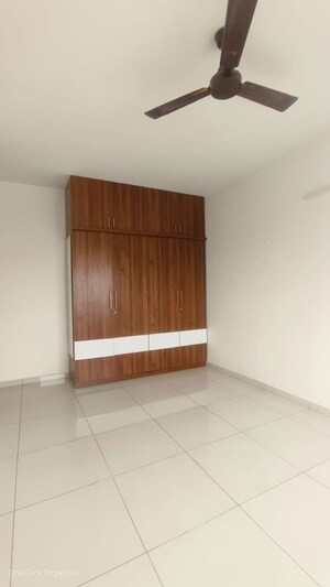 Room in 3 BHK Apartment at Vajram Newtown, Thanisandra Main Road – for Rent