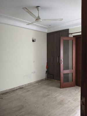 Room in 3 BHK Builder Floor at Pamposh Enclave – for Rent
