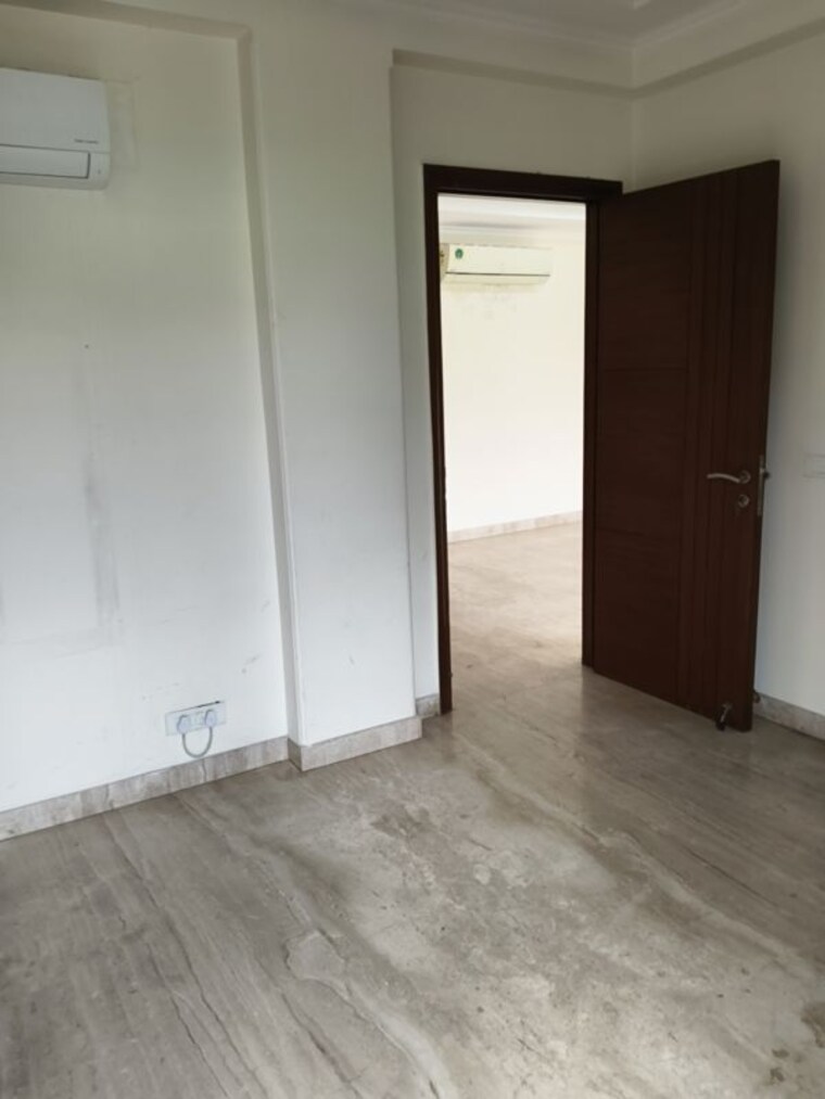 Room, pamposh enclave 3 Bedroom 200 Sq.Yd. Builder Floor In Pamposh Enclave Delhi 10471688