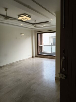 Room in 3 BHK Builder Floor at Pamposh Enclave – for Rent