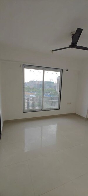 Room in 3 BHK Apartment at Ellisbridge – for Rent