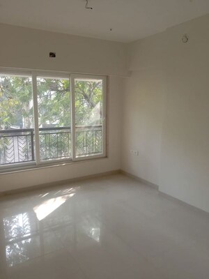Room in 3 BHK Apartment at Kailash CHS Bandra, Bandra West – for Rent