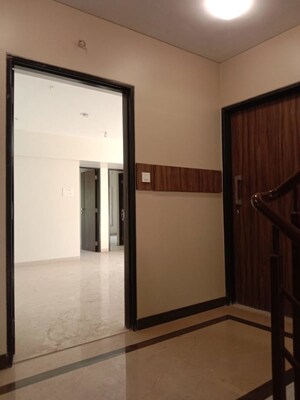 Room in 3 BHK Apartment at Kailash CHS Bandra, Bandra West – for Rent